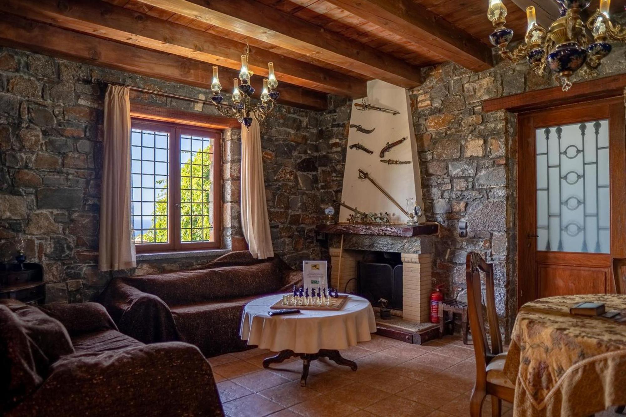 Iris Stone Built Villa Милатос Екстериор снимка