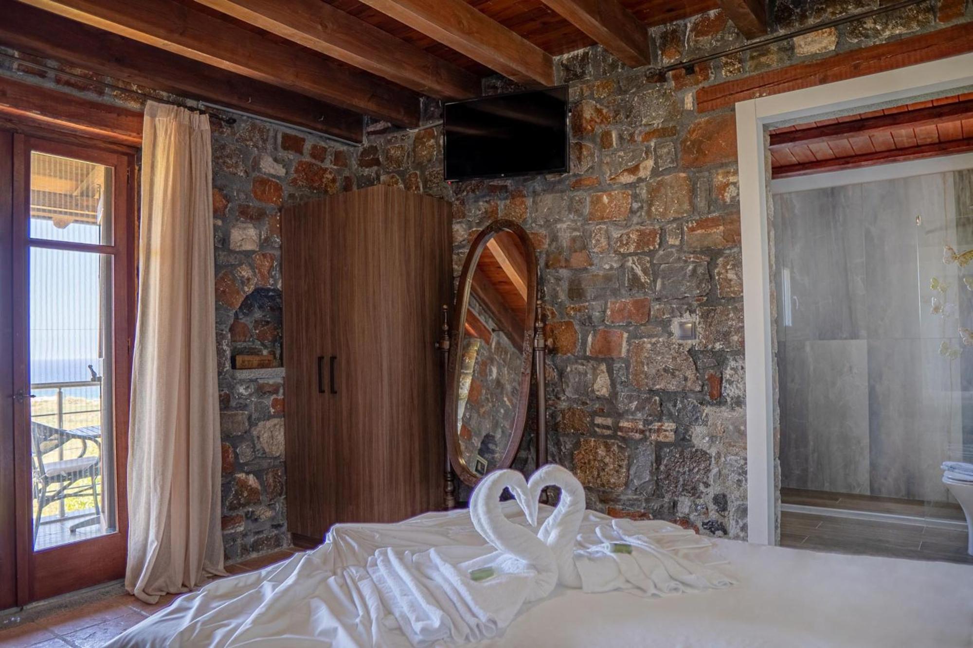 Iris Stone Built Villa Милатос Екстериор снимка
