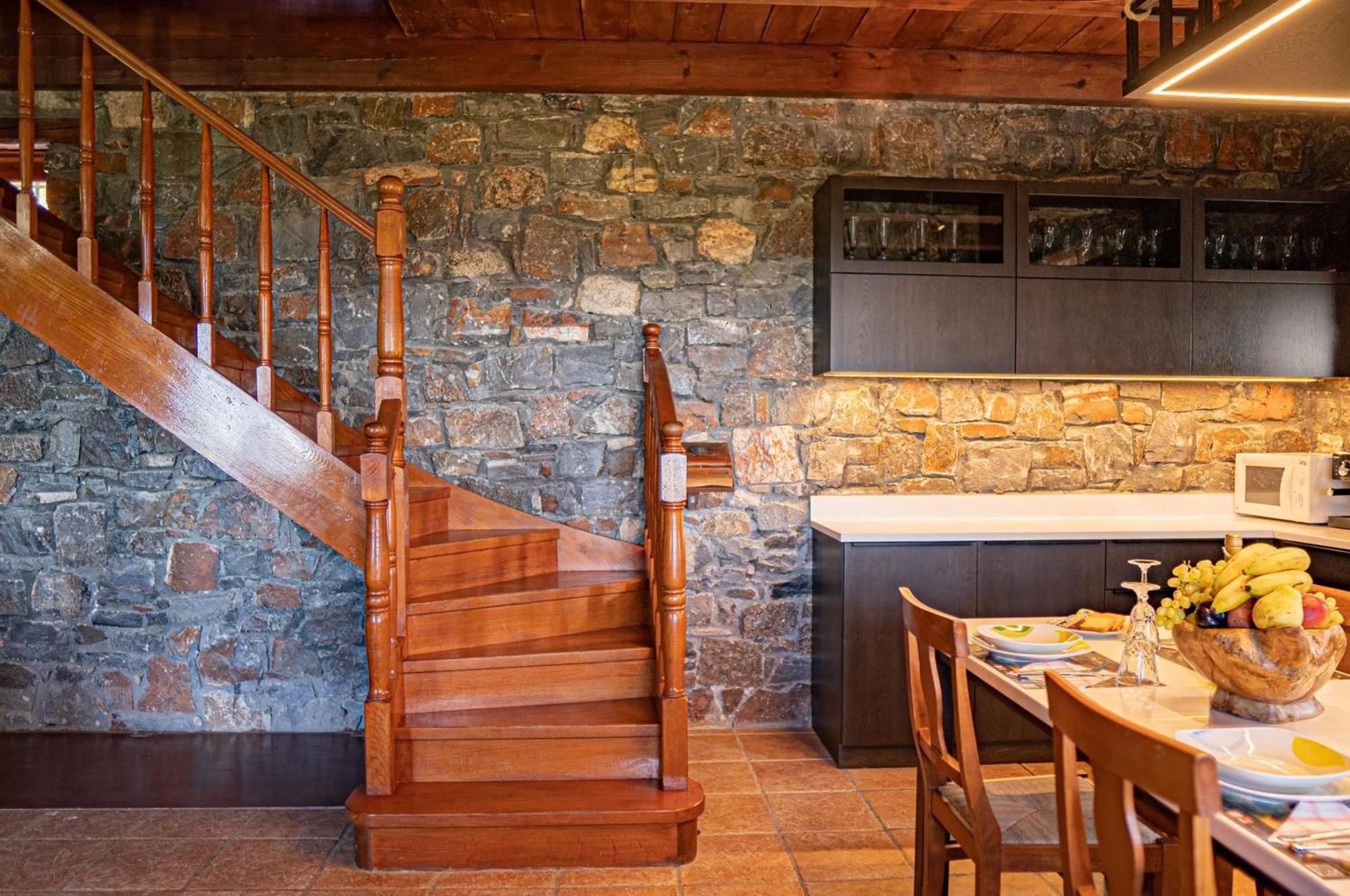 Iris Stone Built Villa Милатос Екстериор снимка