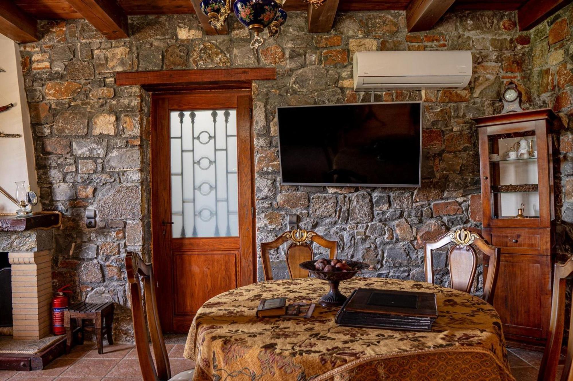 Iris Stone Built Villa Милатос Екстериор снимка