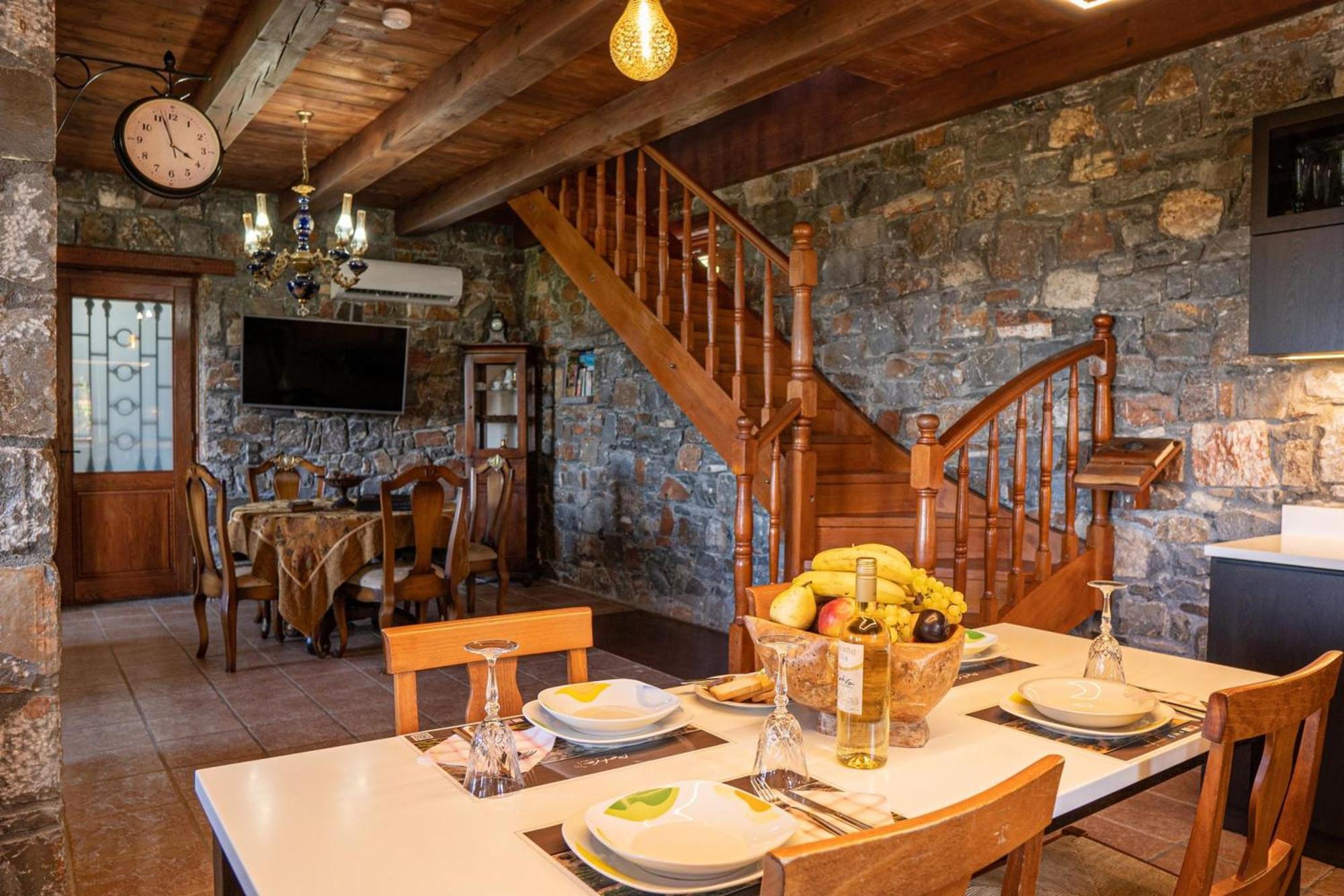 Iris Stone Built Villa Милатос Екстериор снимка