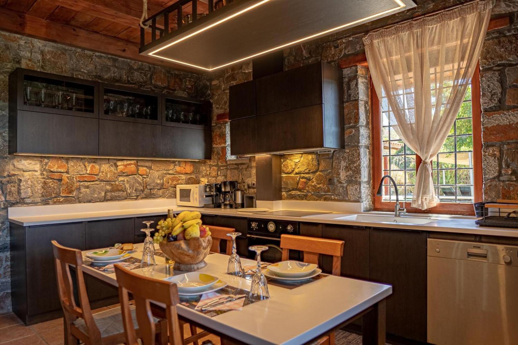 Iris Stone Built Villa Милатос Екстериор снимка