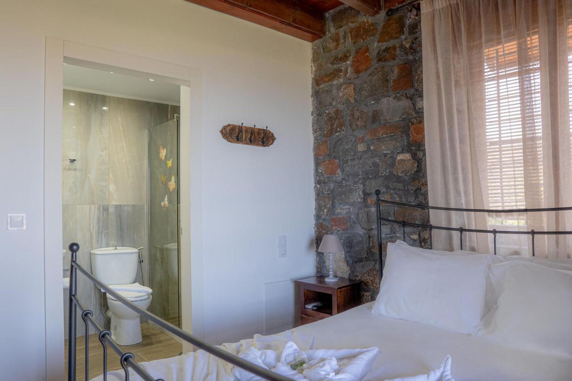 Iris Stone Built Villa Милатос Екстериор снимка