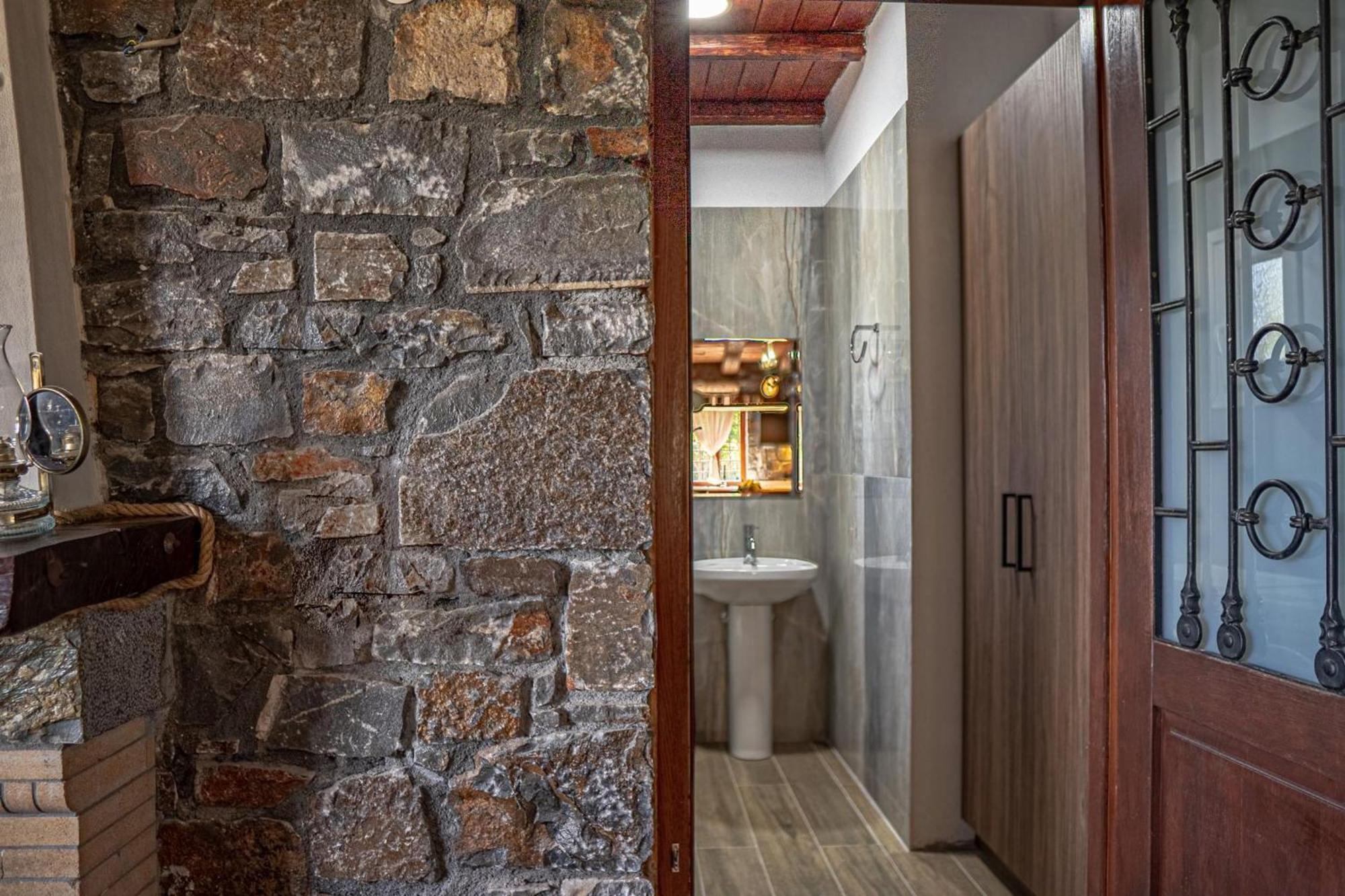 Iris Stone Built Villa Милатос Екстериор снимка