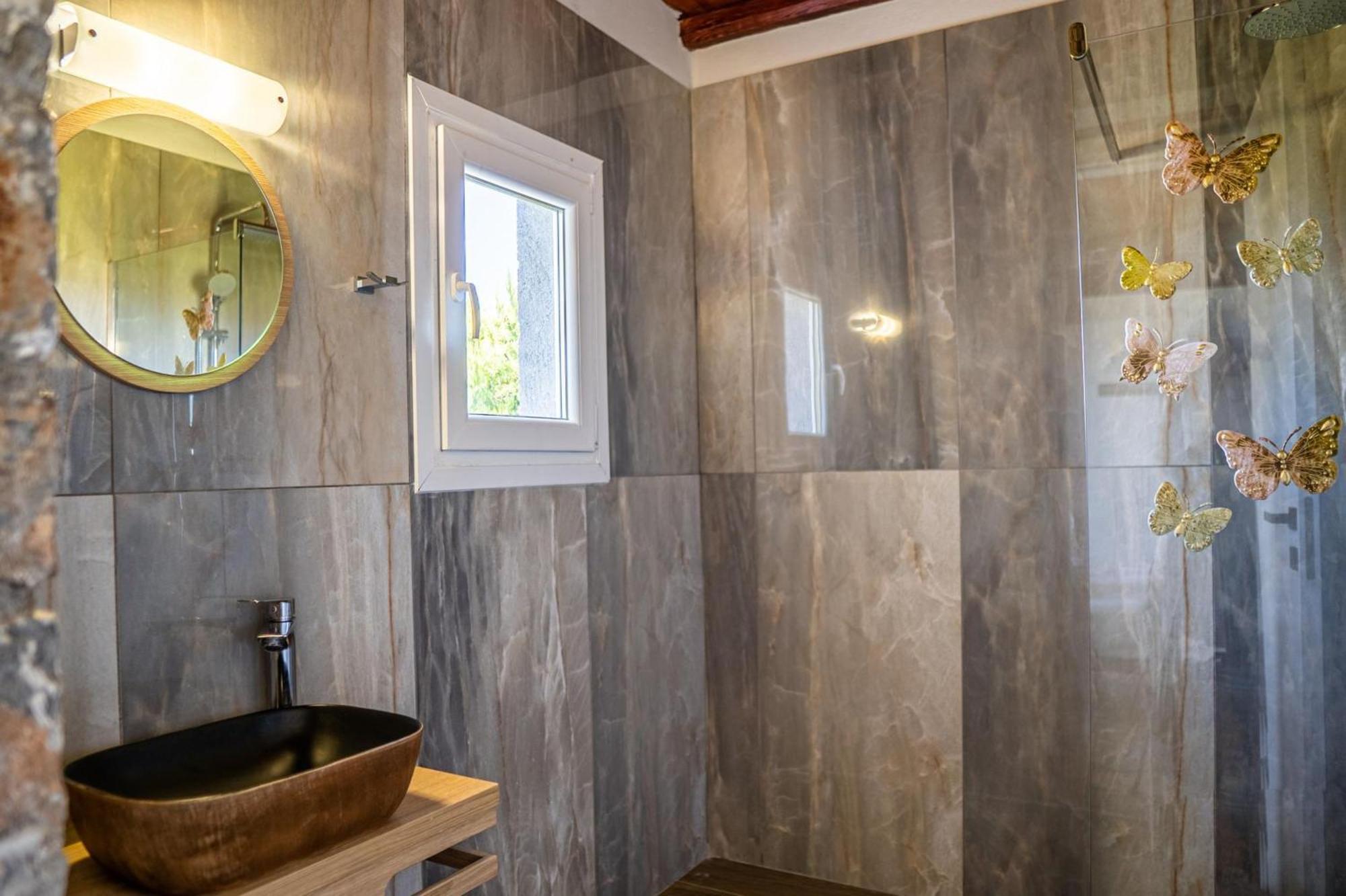 Iris Stone Built Villa Милатос Екстериор снимка