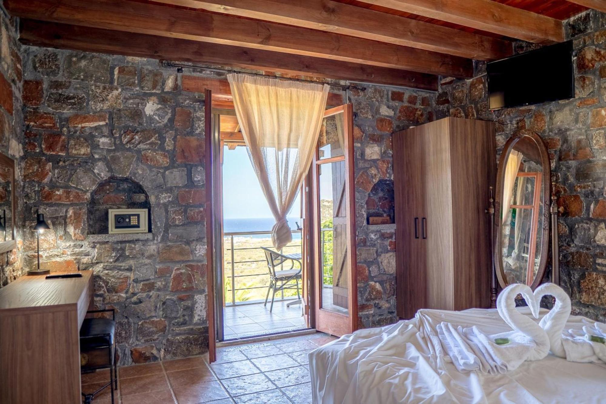 Iris Stone Built Villa Милатос Екстериор снимка